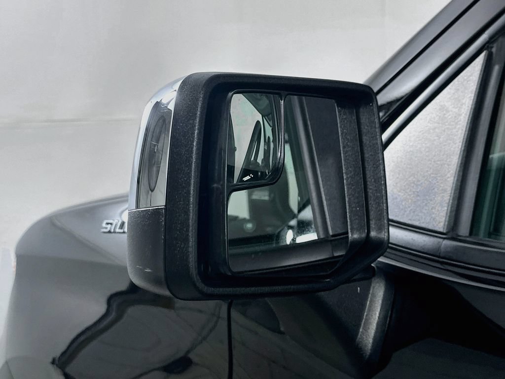 Used 2026 Chevrolet Silverado 1500 LT AWD/4WD image 39