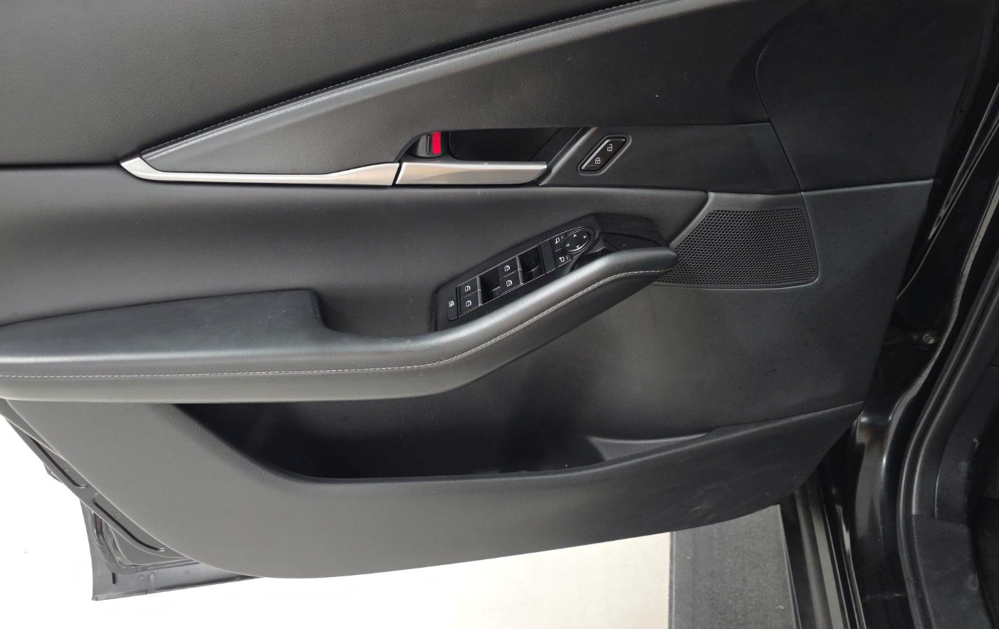 Used 2025 MAZDA CX-30 AWD 2.5 S w/ Select Sport Pkg image 9