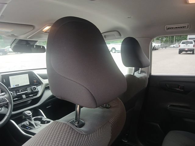 Used 2023 Toyota Highlander LE FWD image 11