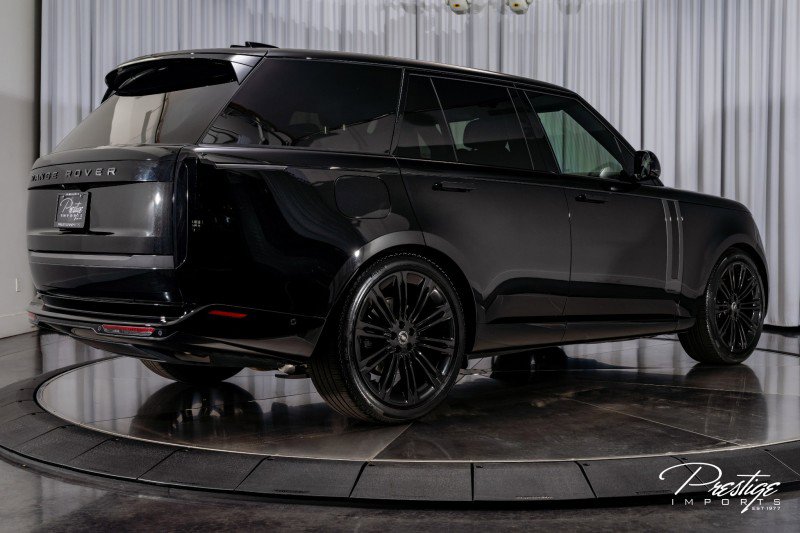 Used 2025 Land Rover Range Rover SE image 18