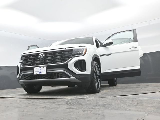 Used 2025 Volkswagen Atlas Cross Sport SE image 29