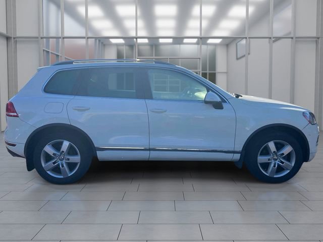 Used 2011 Volkswagen Touareg VR6 AWD/4WD image 2