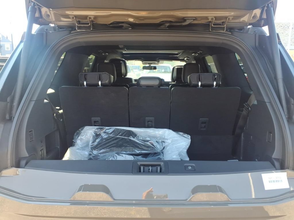 New 2027 Ford Expedition Platinum w/ Stealth Performance Package AWD/4WD image 10