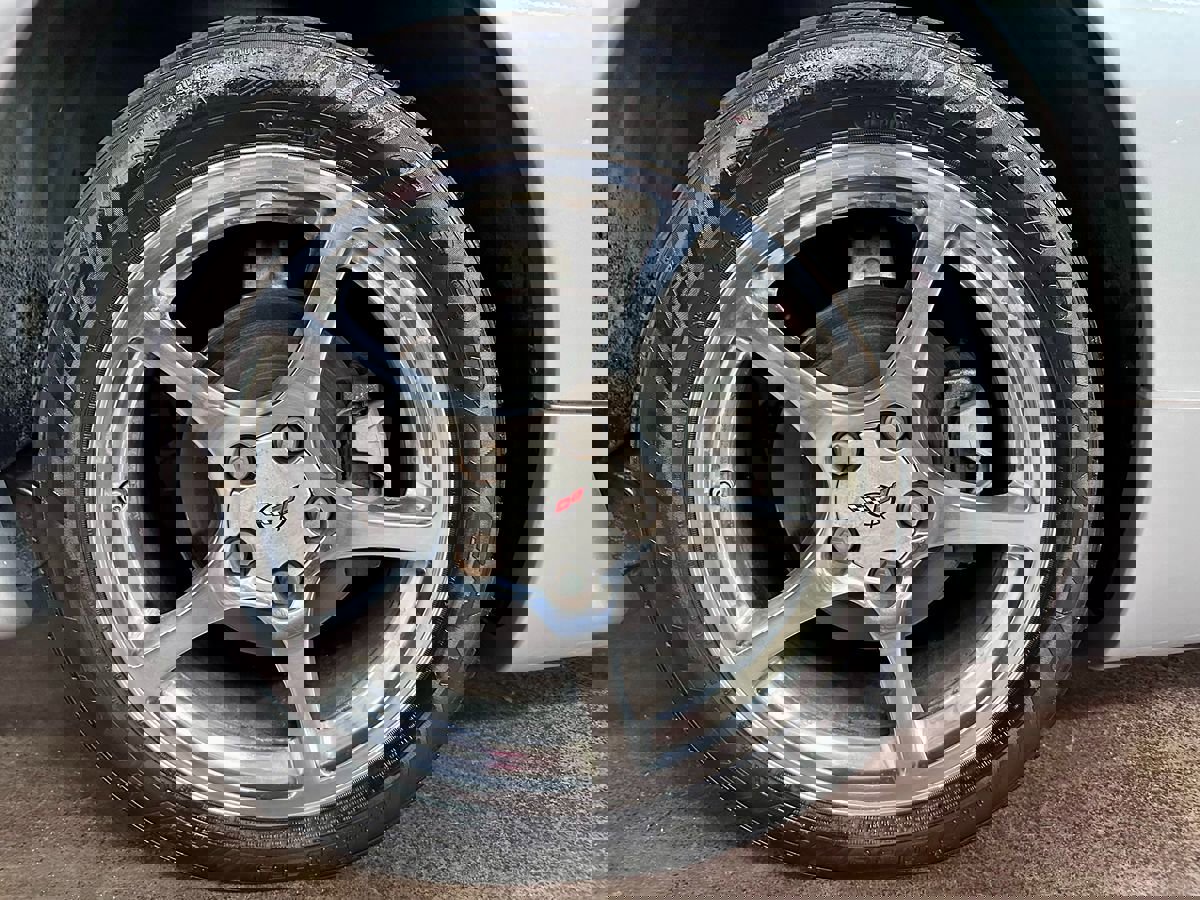 Used 2001 Chevrolet Corvette Convertible w/ Preferred Equipment Group2 image 27