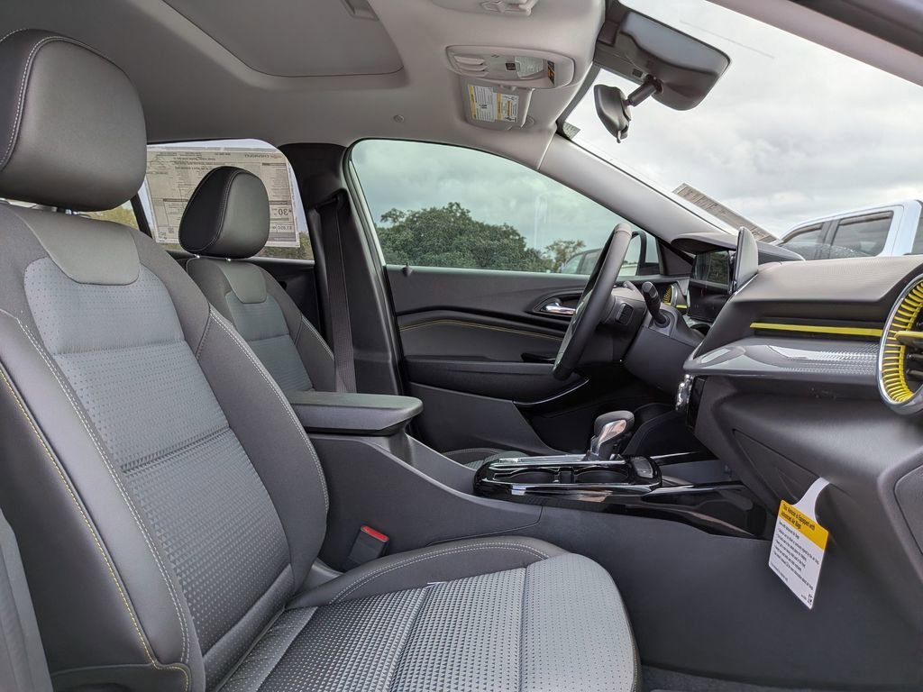 New 2026 Chevrolet Trax LT w/ Sunroof Package FWD image 29