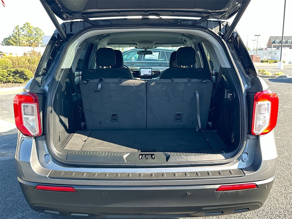 Used 2022 Ford Explorer XLT image 16