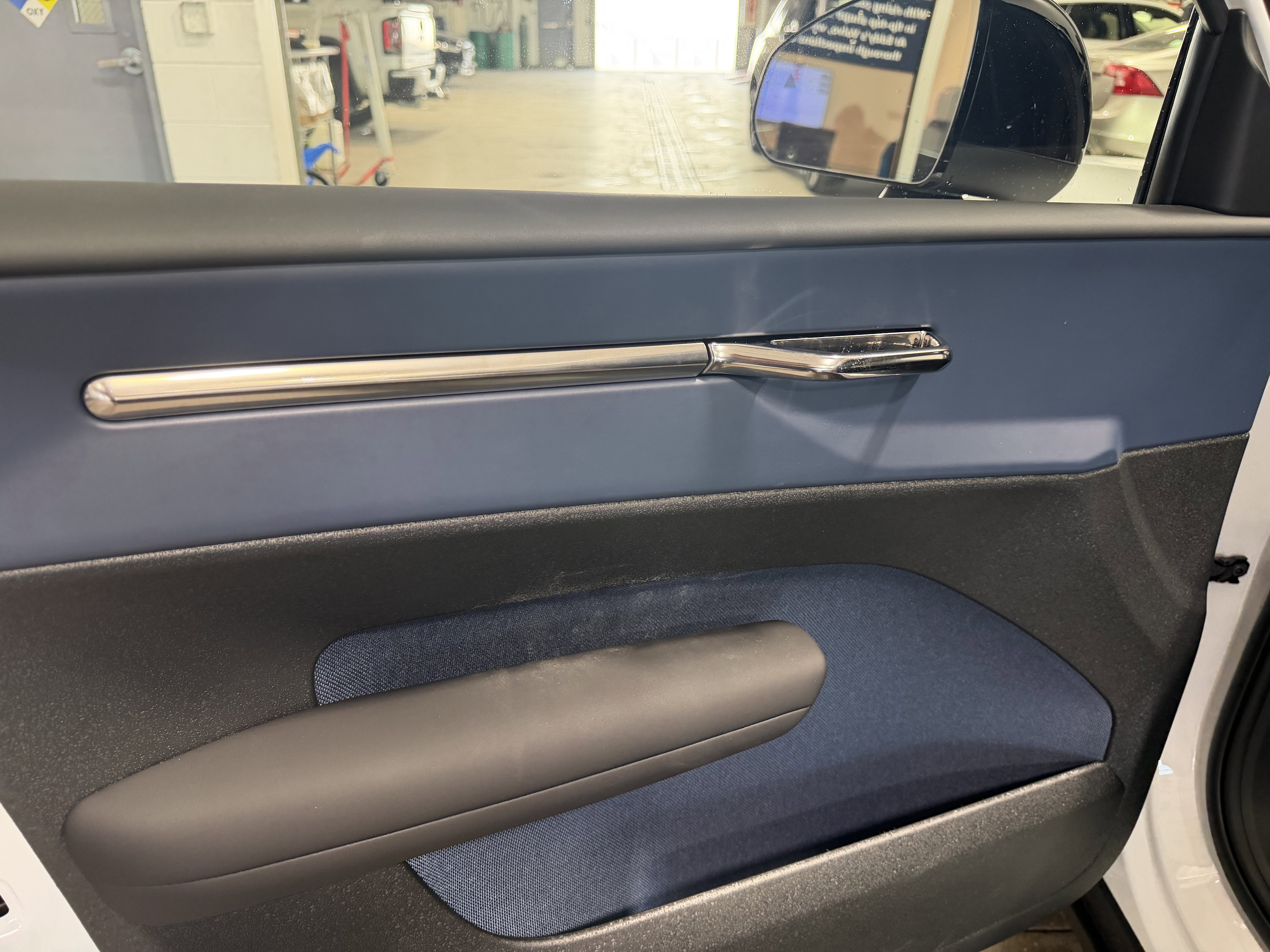 New 2026 Volvo EX30 Cross Country Ultra w/ Protection Package Premier image 9