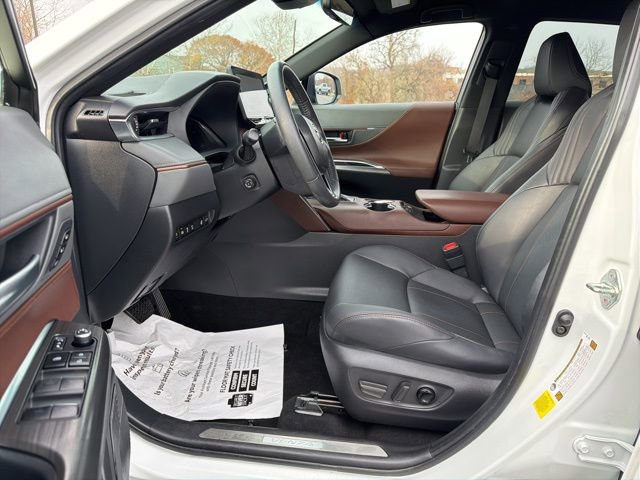 Used 2024 Toyota Venza Limited image 13