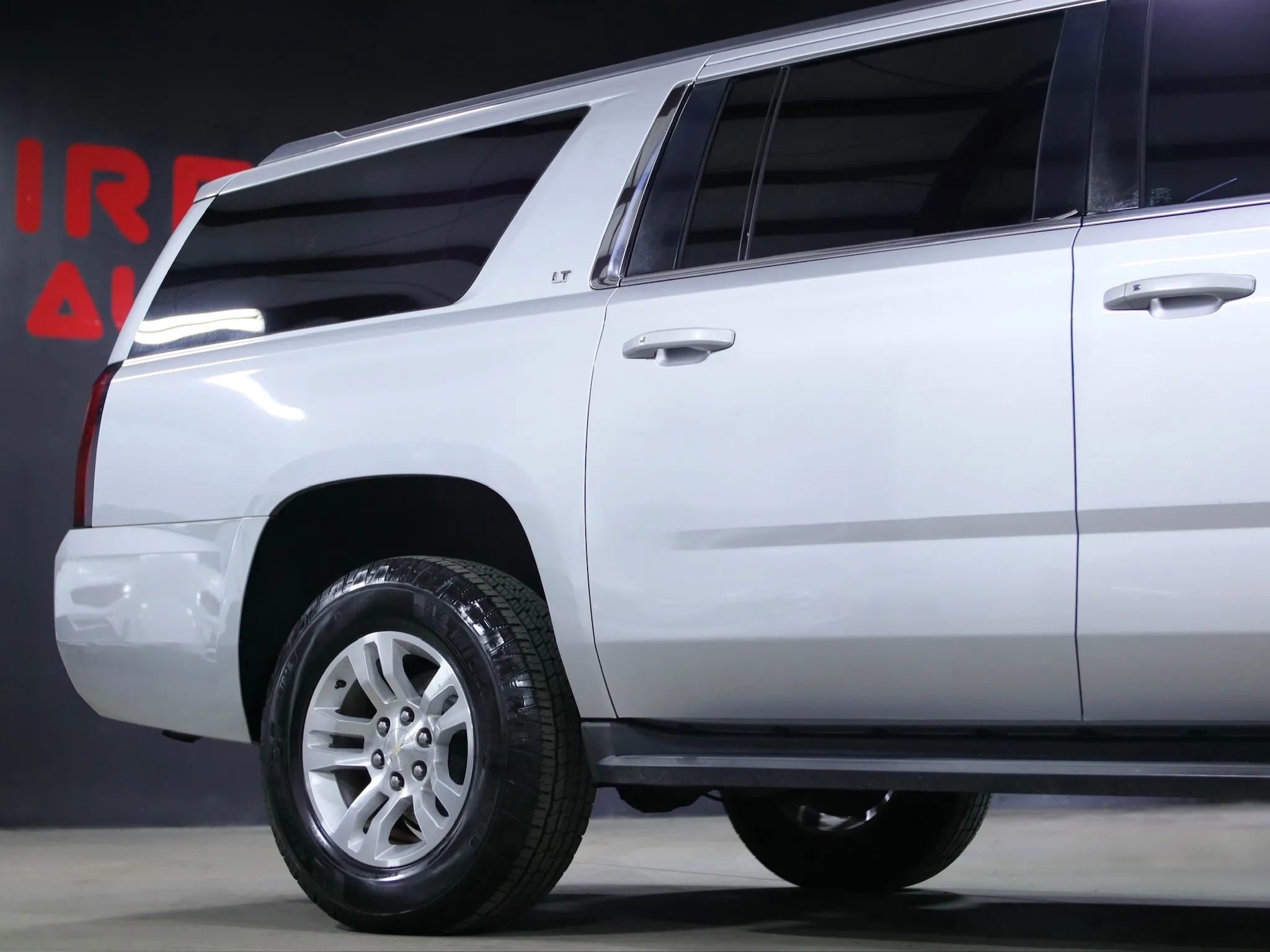 Used 2016 Chevrolet Suburban LT image 10