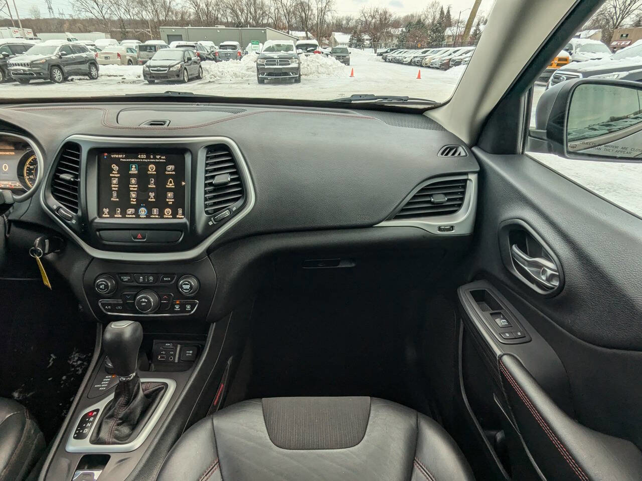 Used 2016 Jeep Cherokee Trailhawk w/ Cold Weather Group image 18