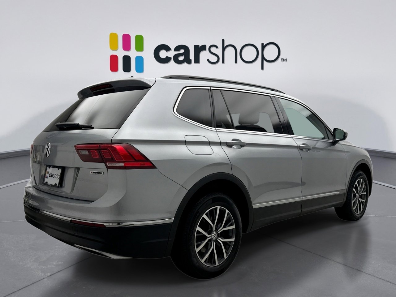 Used 2020 Volkswagen Tiguan SE w/ Panoramic Sunroof Package image 5