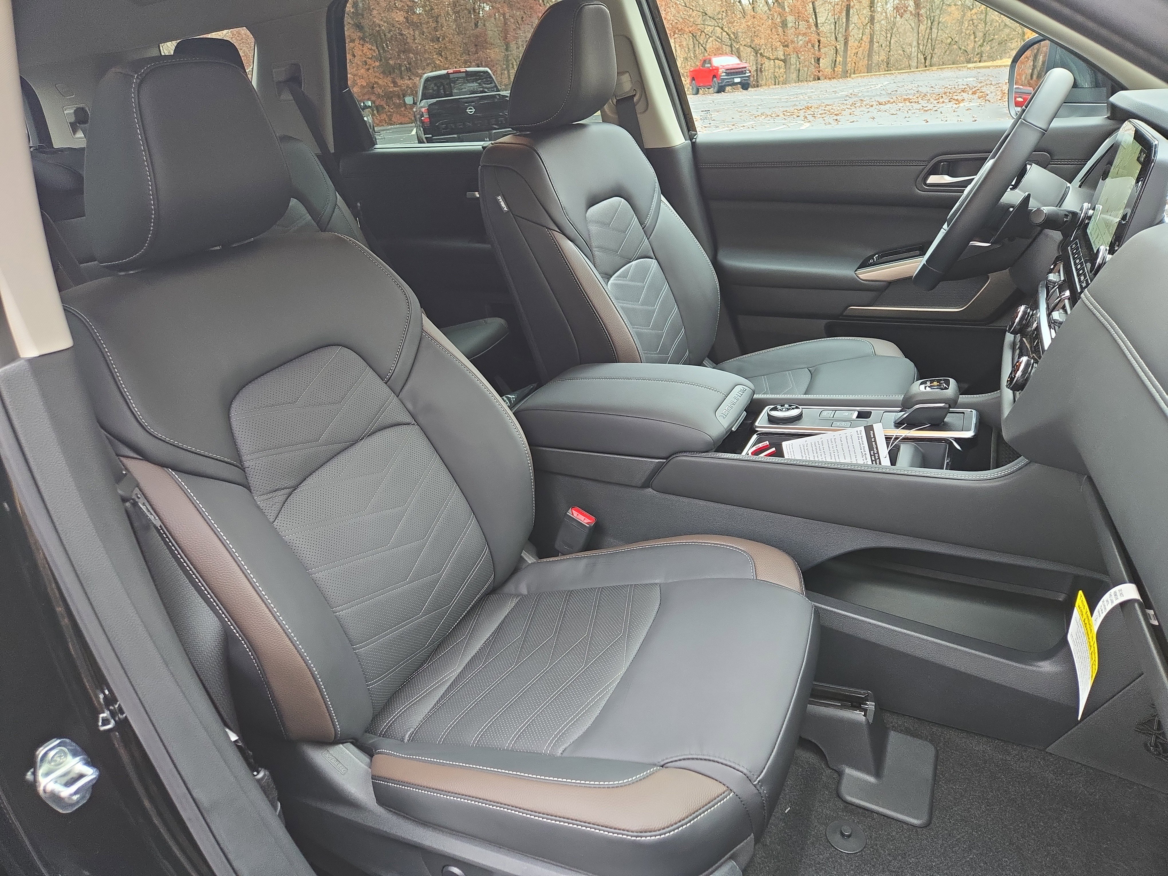 New 2025 Nissan Pathfinder Platinum image 14