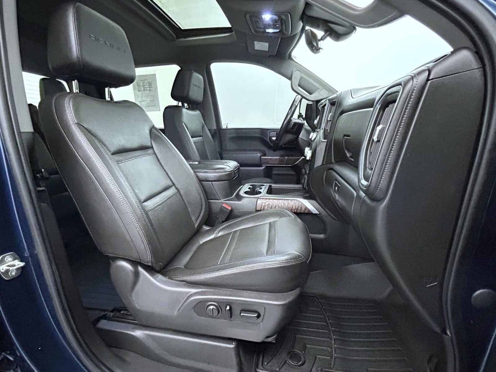 Used 2020 GMC Sierra 2500 Denali w/ Denali Ultimate Package image 15