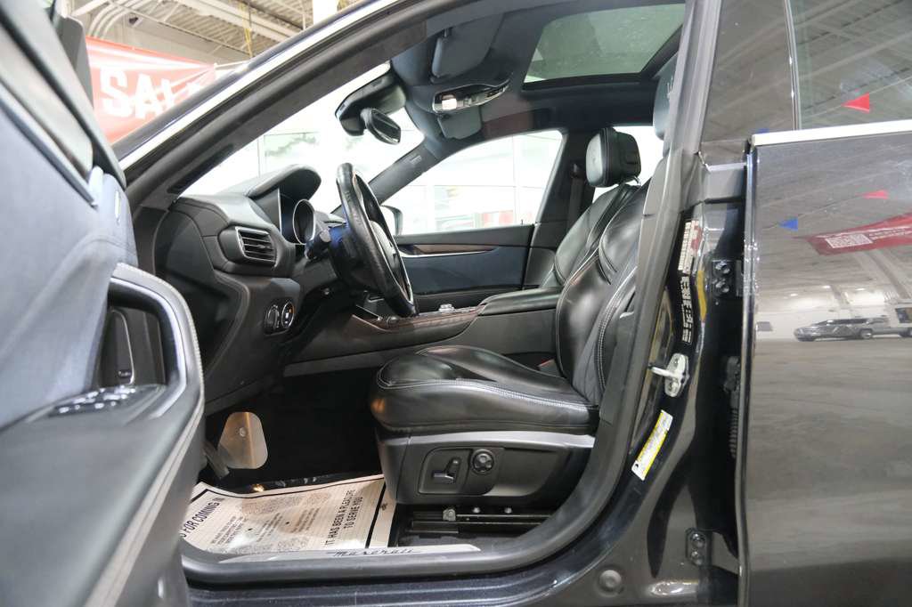 Used 2019 Maserati Levante GranLusso AWD/4WD image 17