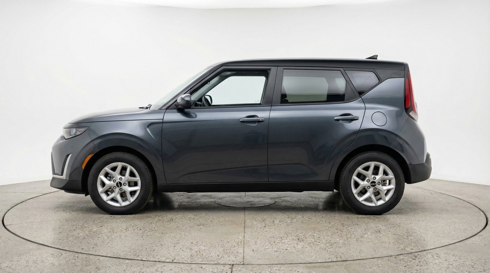 Used 2025 Kia Soul LX w/ LX Technology Package FWD image 5