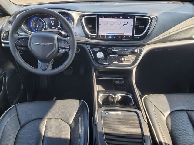 Used 2023 Chrysler Pacifica Limited w/ S Appearance Package image 27