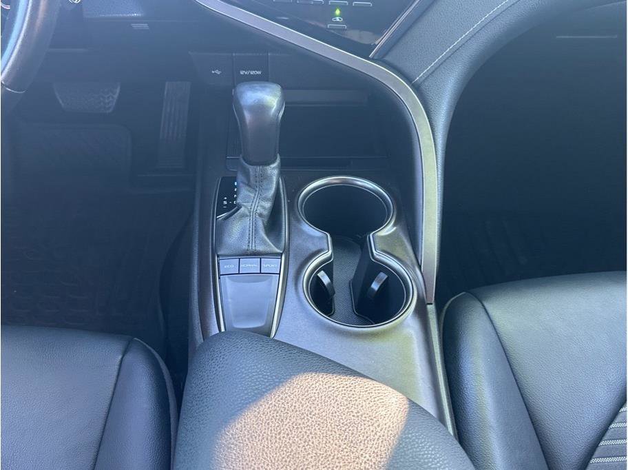 Used 2022 Toyota Camry SE image 18