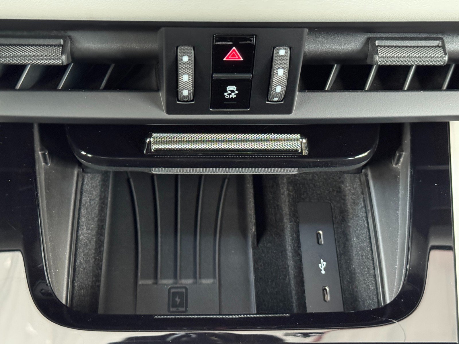 Used 2025 Porsche Cayenne AWD/4WD image 34