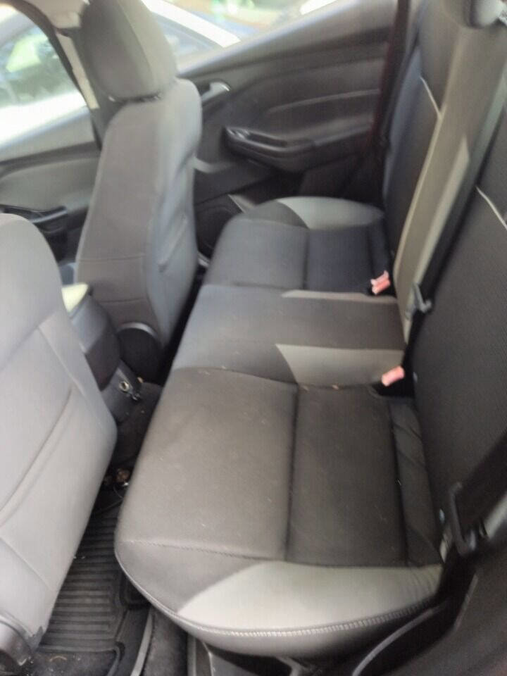 Used 2014 Ford Focus SE w/ SE Winter Package image 12