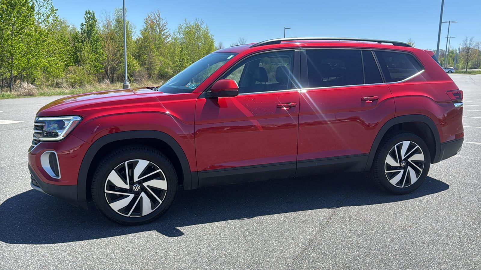 Used 2024 Volkswagen Atlas SE AWD/4WD image 11