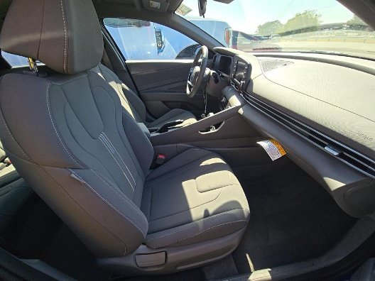 Used 2025 Hyundai Elantra Sport FWD image 12