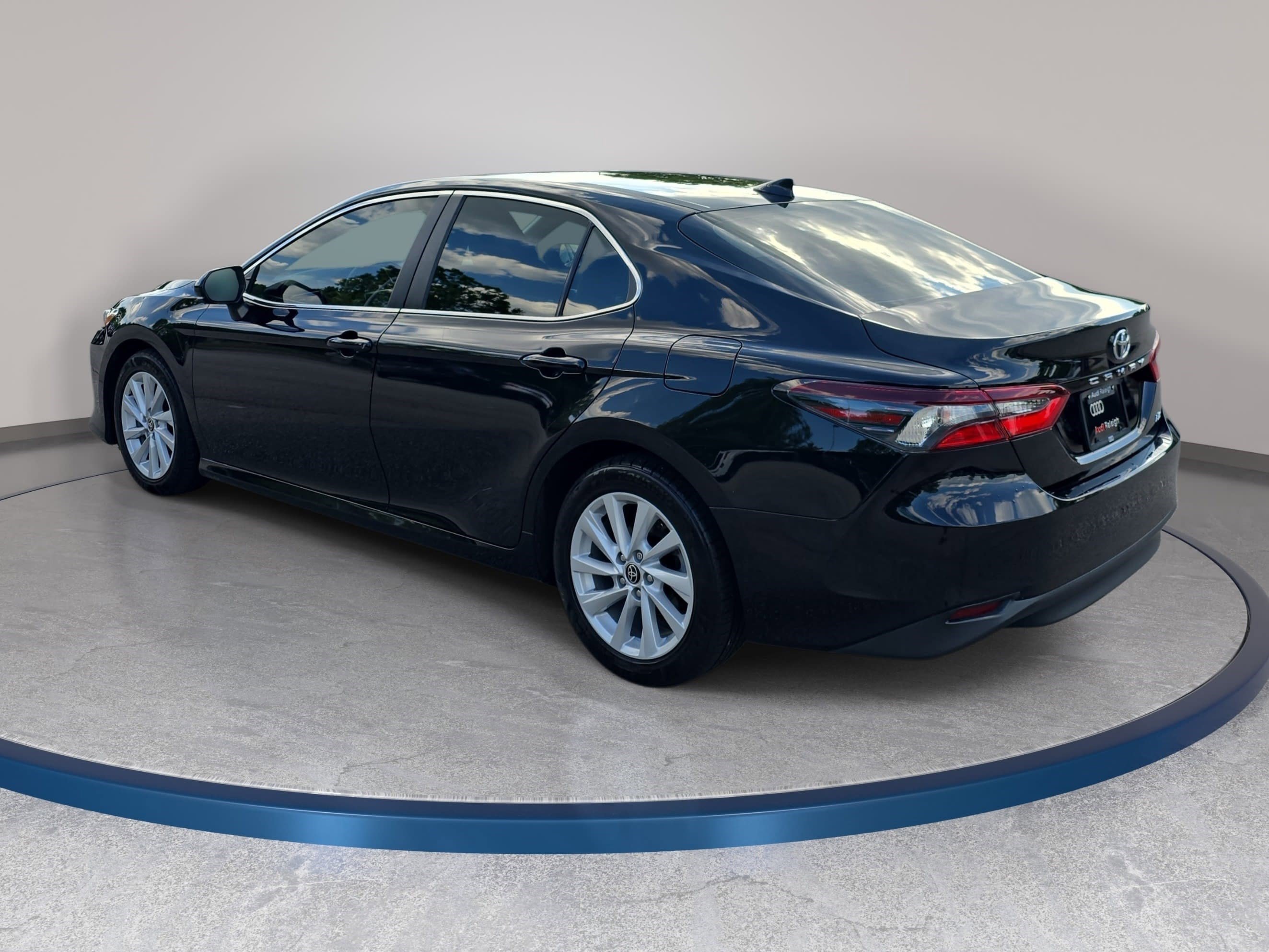 Used 2023 Toyota Camry LE FWD image 7