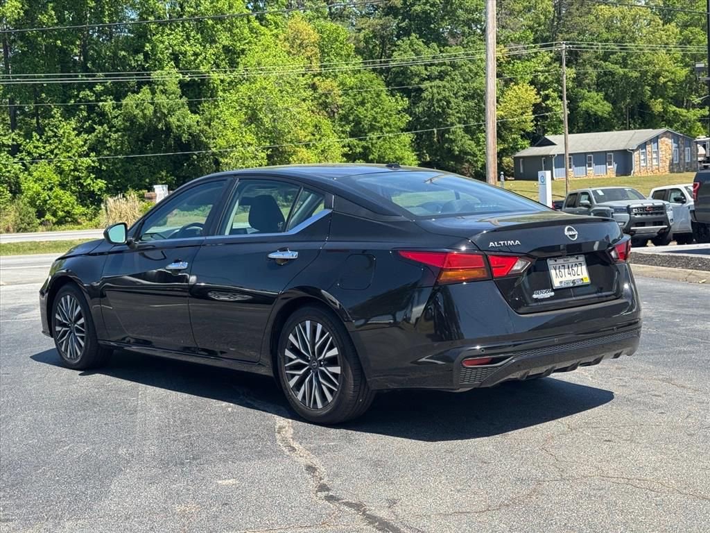Used 2025 Nissan Altima 2.5 SV FWD image 5