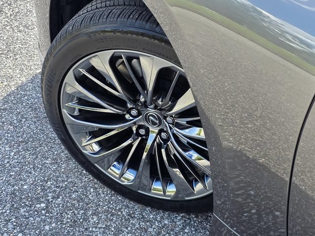 Certified 2023 Lexus LS 500 w/ Interior Upgrade Package RWD image 38