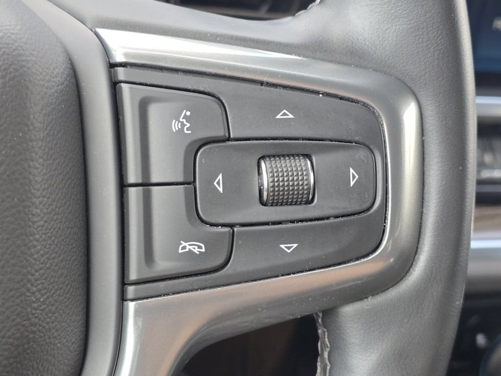 Used 2023 Chevrolet Silverado 1500 LT AWD/4WD image 27