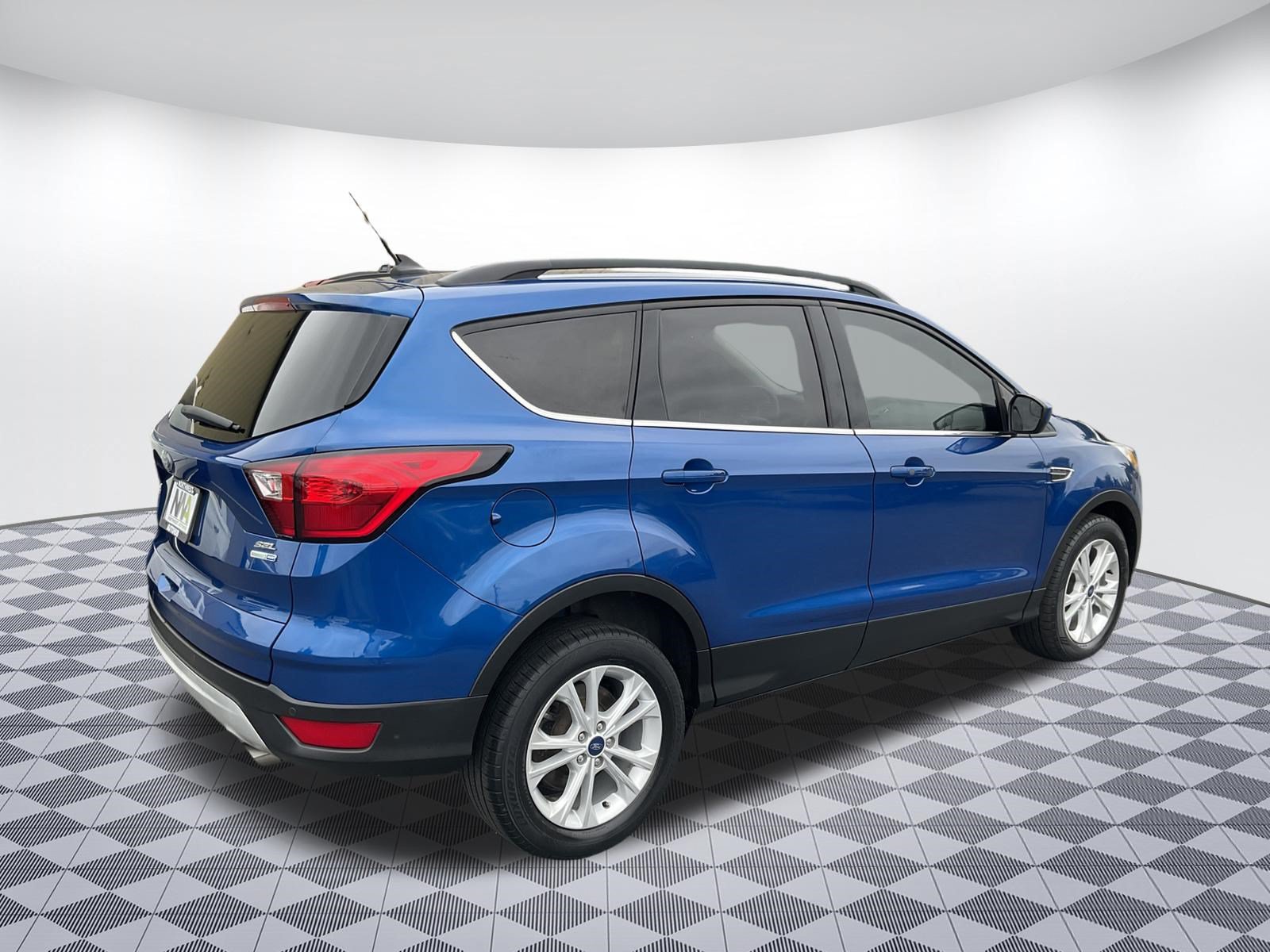 Used 2019 Ford Escape SEL AWD/4WD image 3