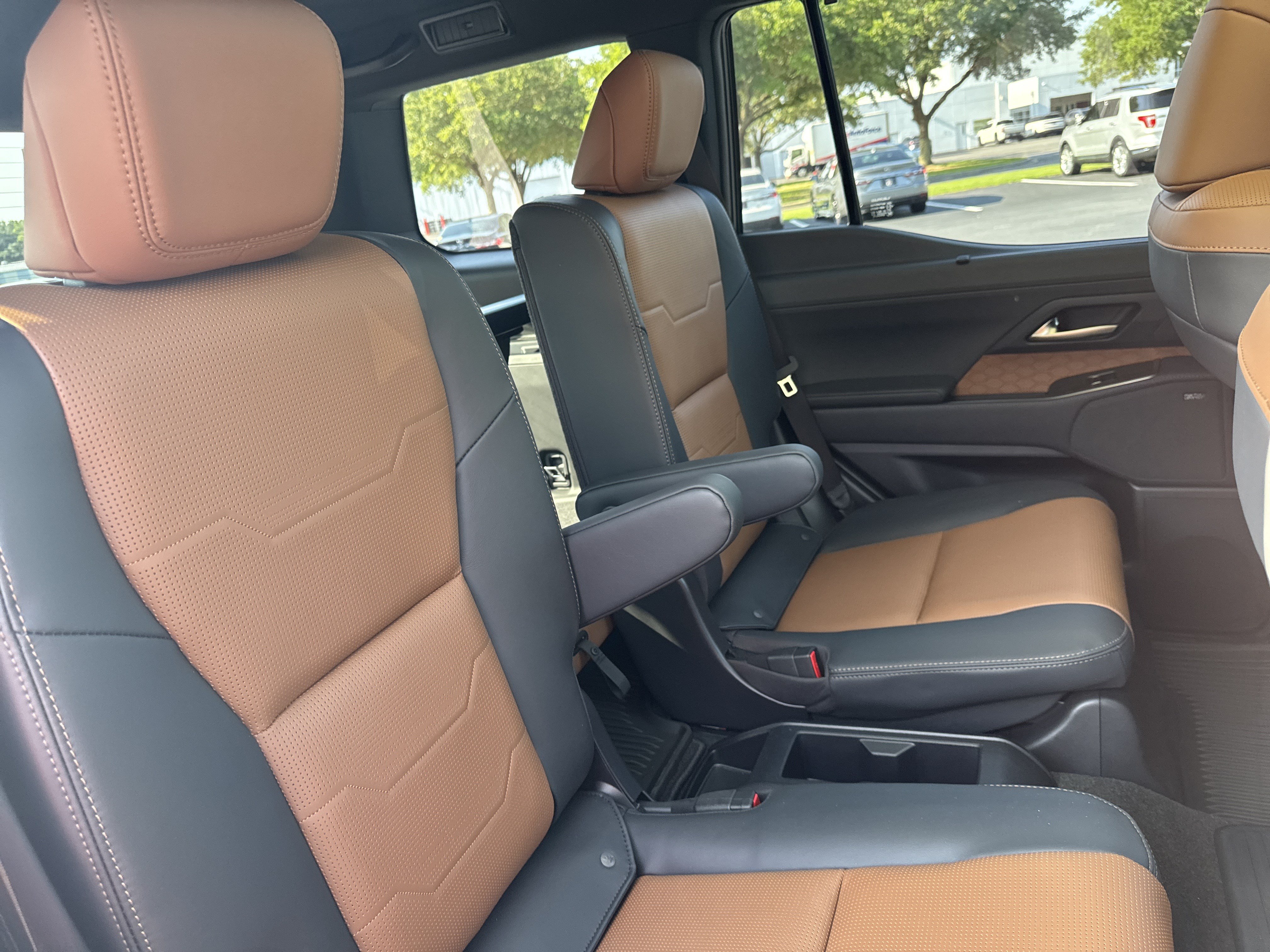 Used 2026 Lexus GX 550 w/ Accessory Package (2T) AWD/4WD image 31