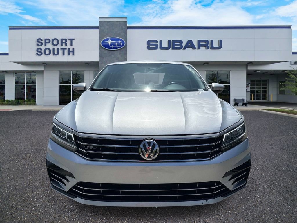 Used 2018 Volkswagen Passat 2.0T R-Line w/ R-Line Lighting Package FWD image 9