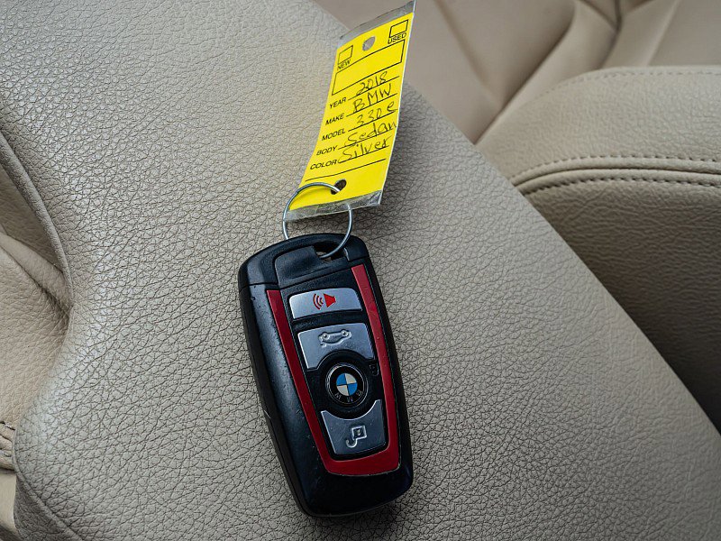 Used 2018 BMW 330e RWD image 31