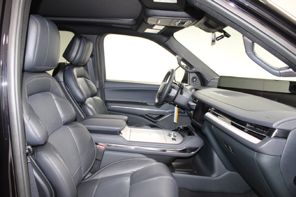 New 2027 Lincoln Navigator Reserve w/ Jet Appearance Package AWD/4WD image 31