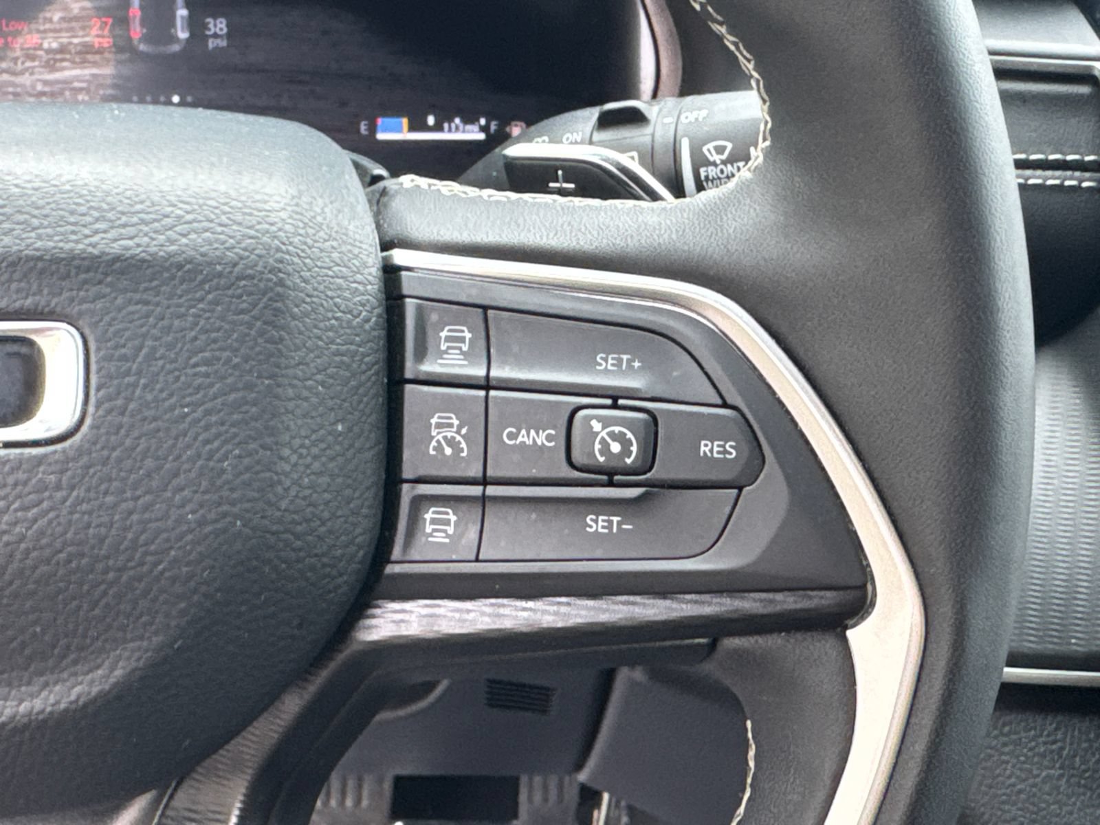 Used 2025 Jeep Grand Cherokee Altitude AWD/4WD image 26