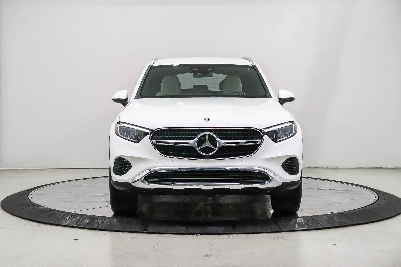 Used 2025 Mercedes-Benz GLC 350e 4MATIC image 6