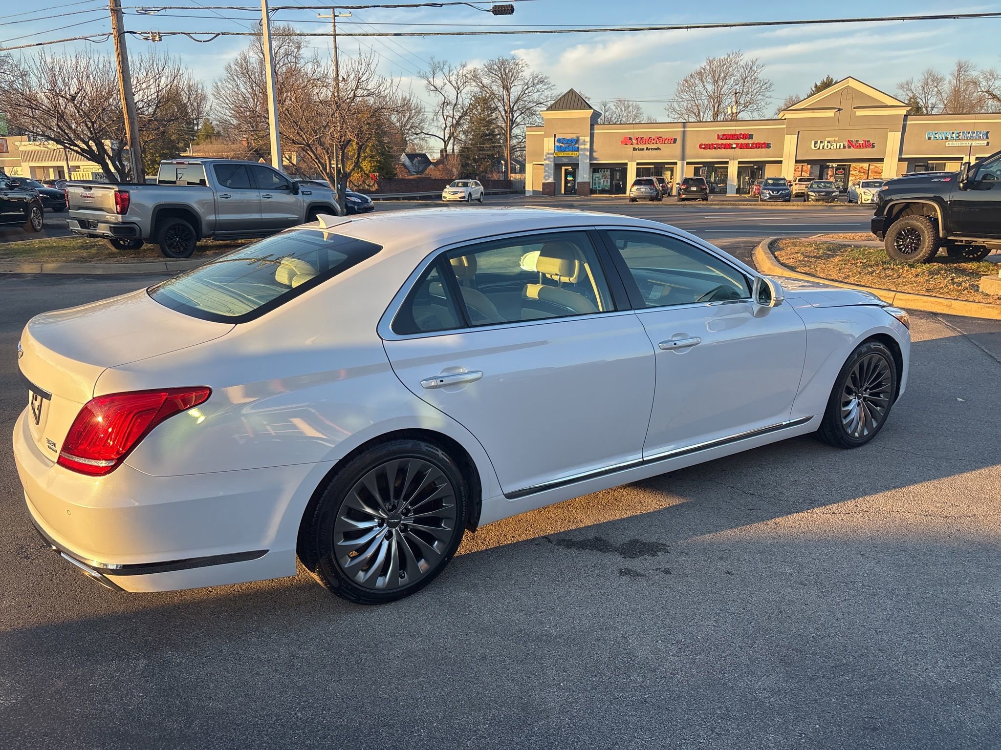 Used 2018 Genesis G90 3.3T Premium image 8
