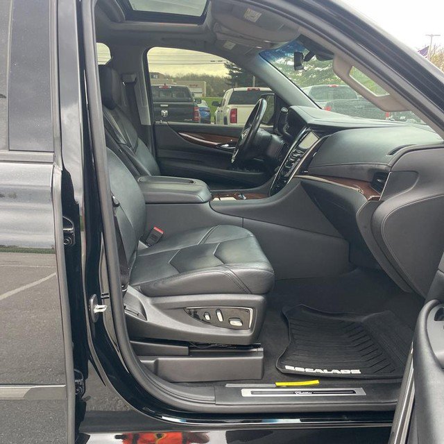 Used 2019 Cadillac Escalade Luxury image 9