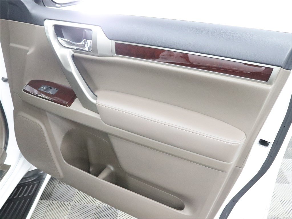 Used 2019 Lexus GX 460 Luxury AWD/4WD image 32