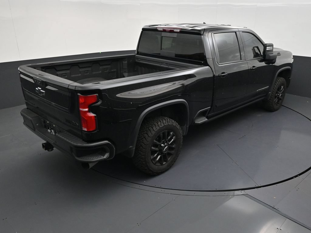 Used 2025 Chevrolet Silverado 2500 High Country w/ High Country Premium Package AWD/4WD image 16