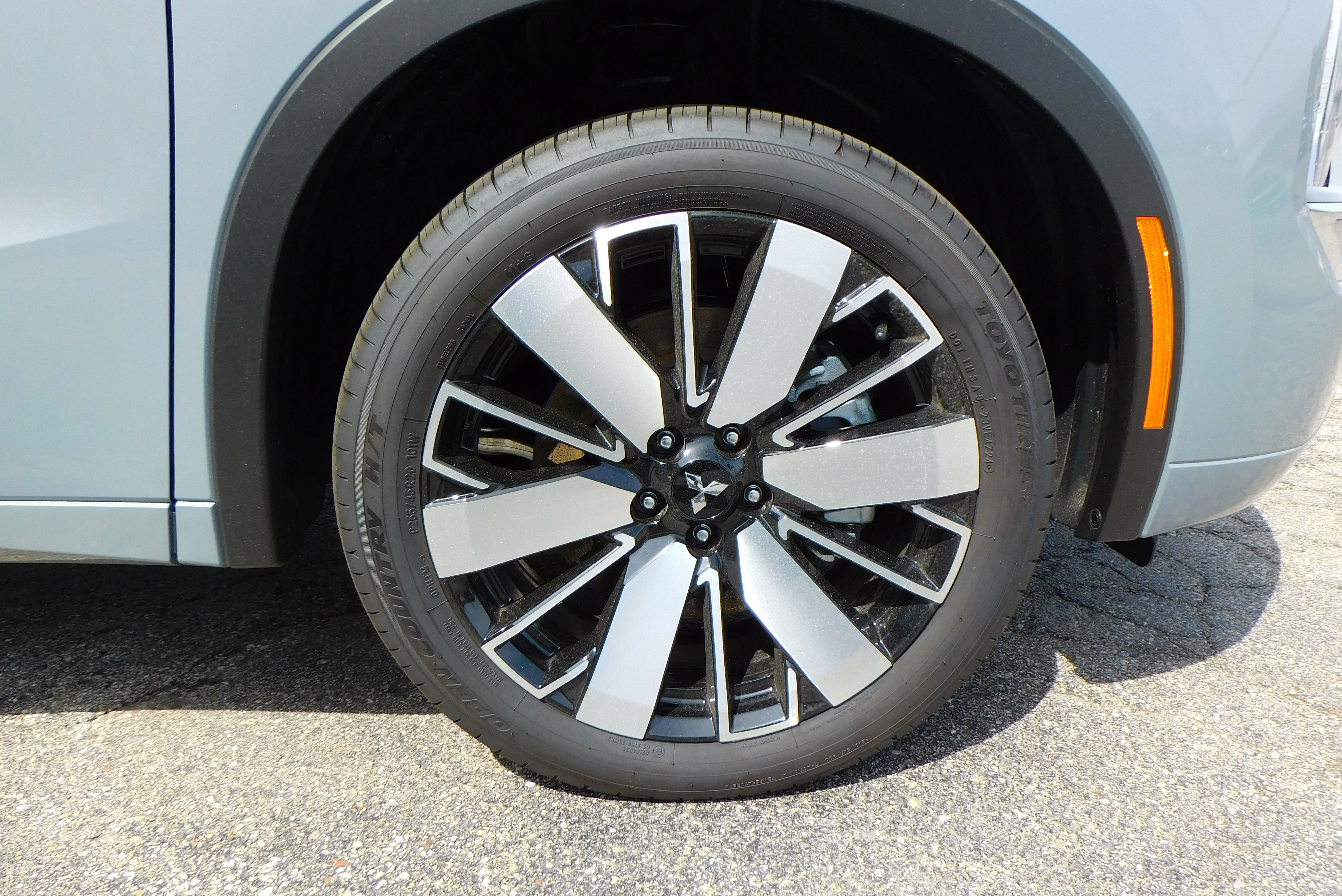 Used 2025 Mitsubishi Outlander SEL image 9