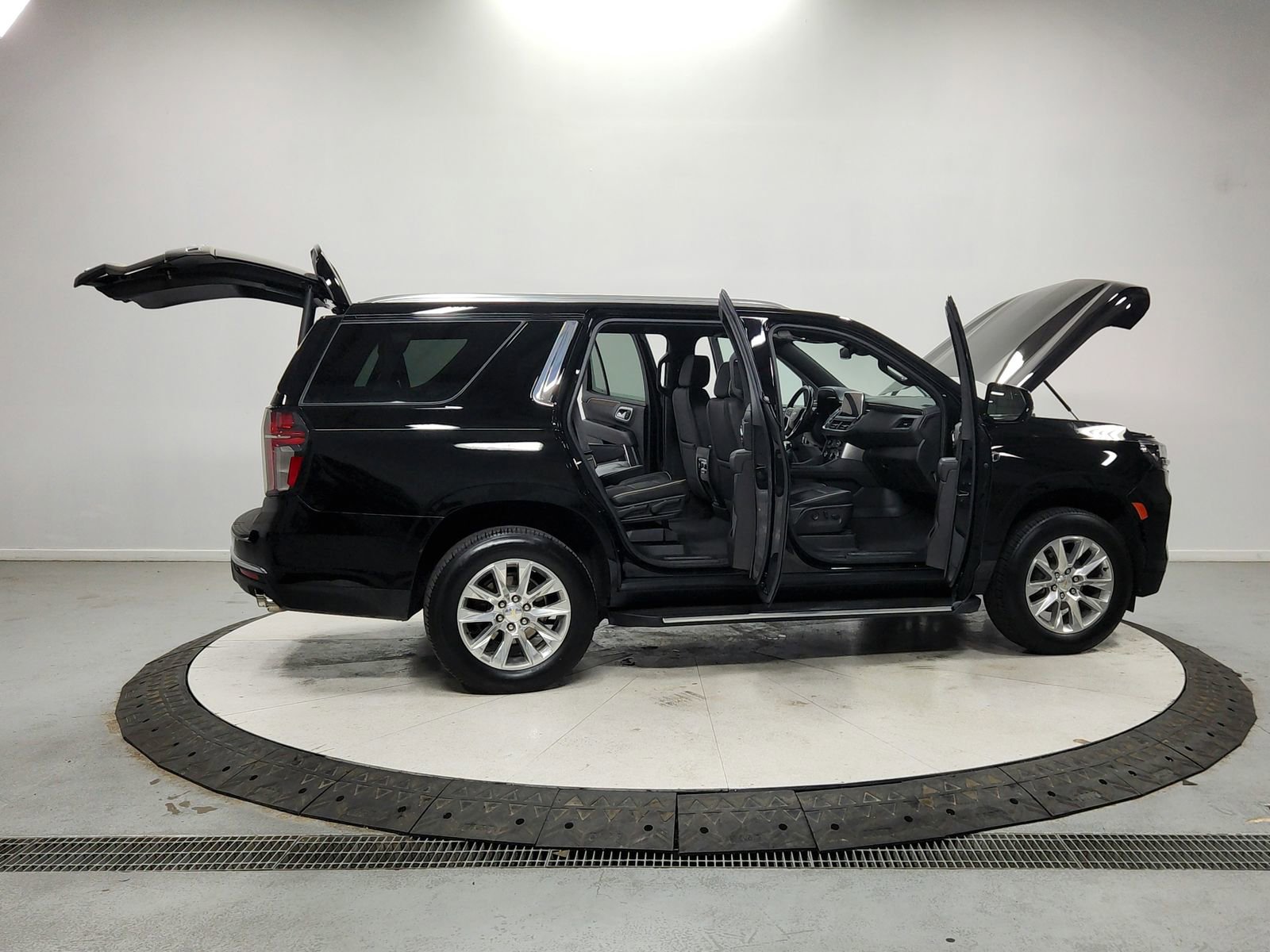 Used 2024 Chevrolet Tahoe Premier image 16