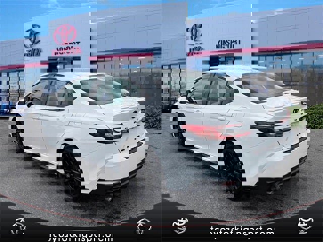 Used 2025 Toyota Camry SE w/ Convenience Package image 3