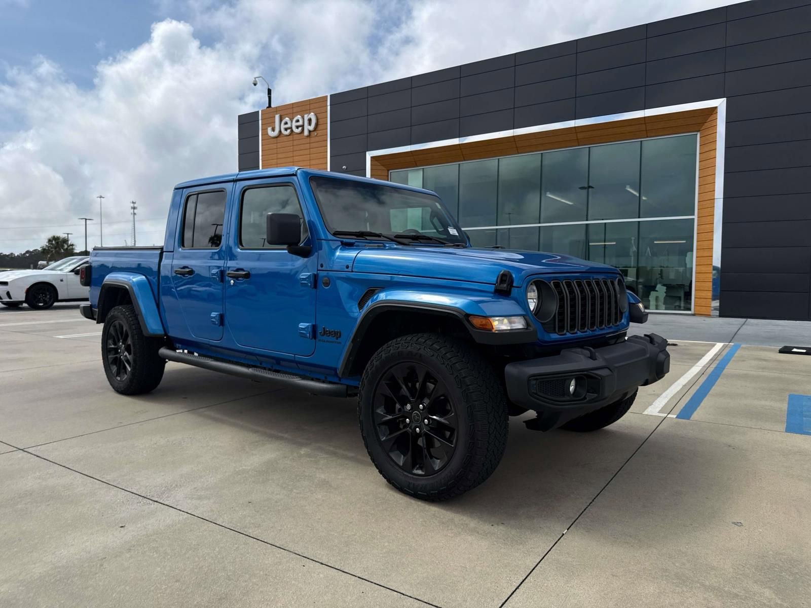Used 2025 Jeep Gladiator Sport image 1