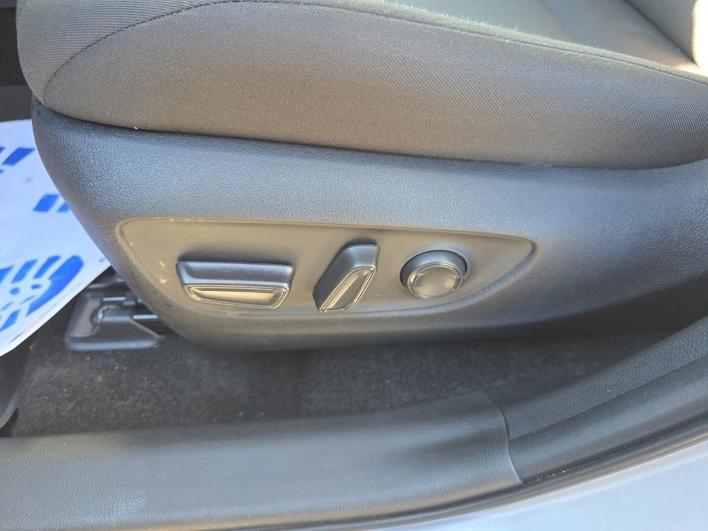 Used 2025 Toyota RAV4 XLE image 22