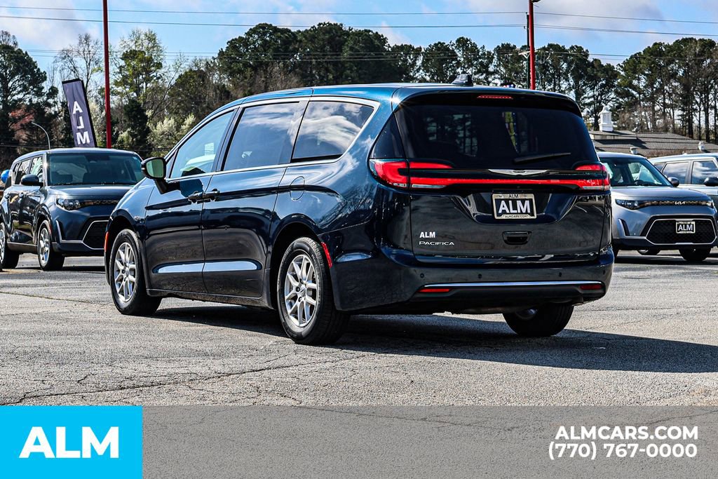 Used 2024 Chrysler Pacifica Touring-L image 7