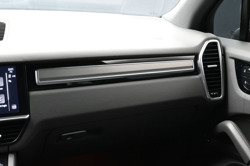 Certified 2023 Porsche Cayenne Platinum Edition AWD/4WD image 22