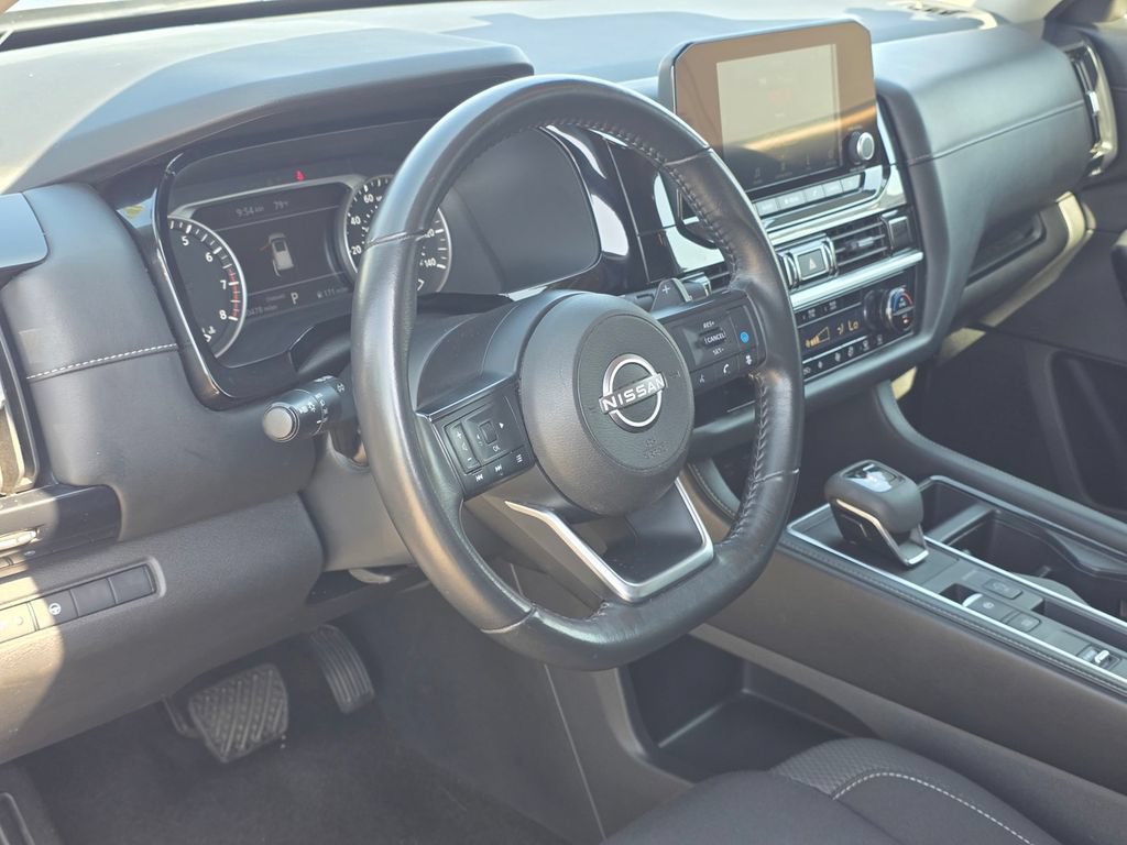 Used 2024 Nissan Pathfinder SV FWD image 12