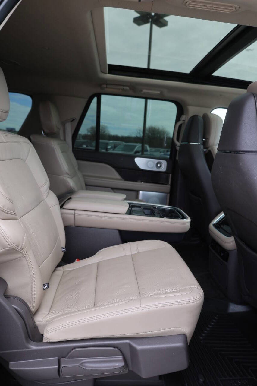 Used 2022 Lincoln Navigator L Reserve w/ Equipment Group 201A image 16
