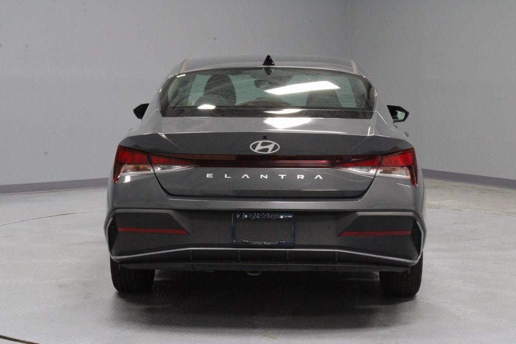 Used 2024 Hyundai Elantra SEL FWD image 10